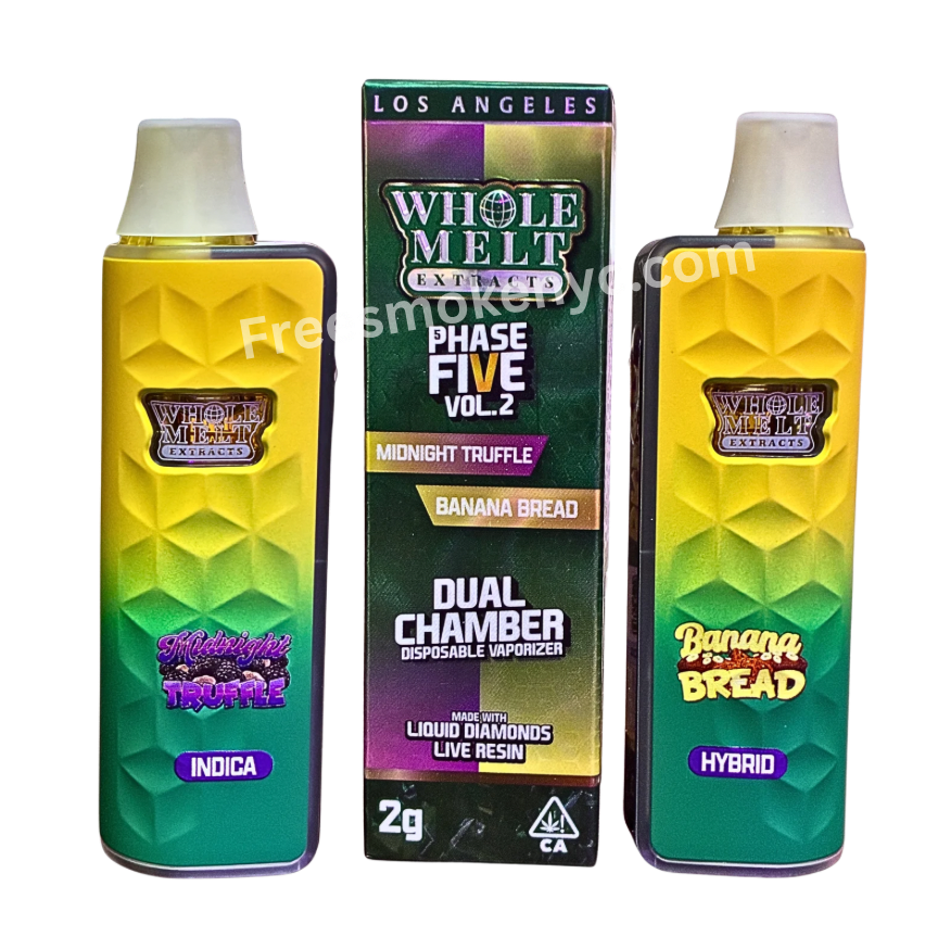 'Whole Melt Extracts' Midnight Truffle and Banana Bread Disposable and packaging on a transparent background